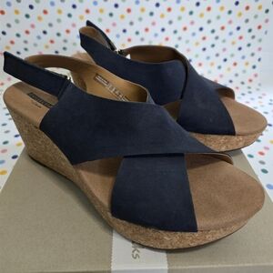 Clarks Collection Soft Cushion Annadell Eirwyn Platform Wedge Sandal 10 Navy Blu